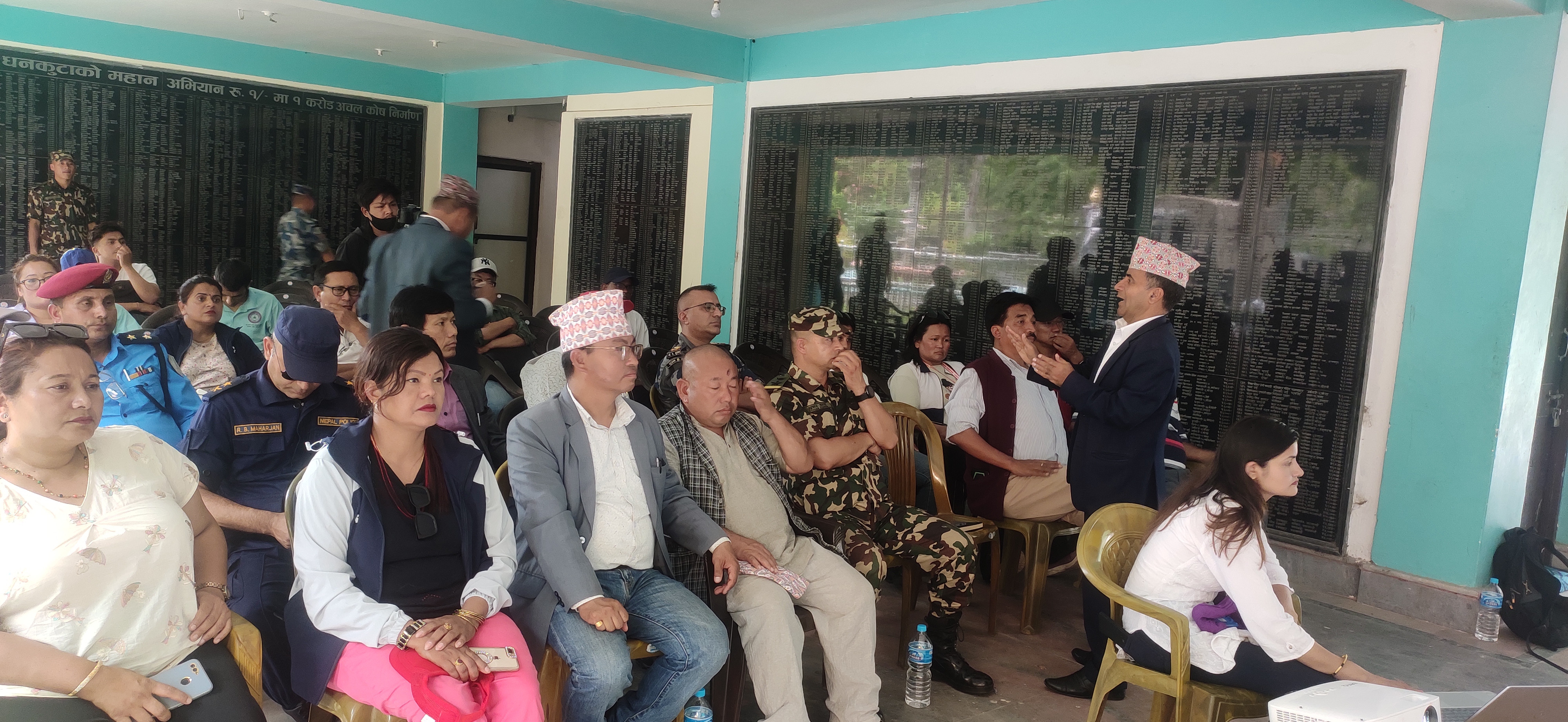 जिल्ला विपद् व्यवस्थापन समितीको बैठकका क्रममा लिएको तस्विर