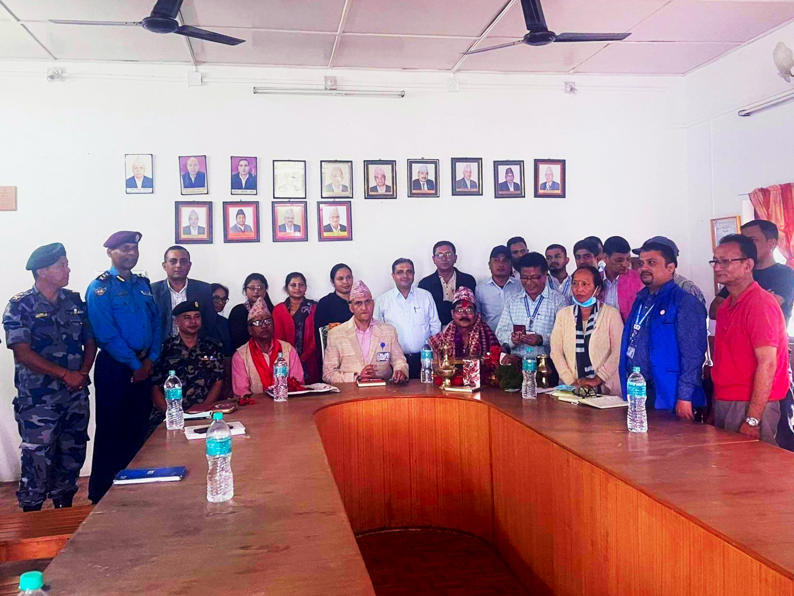 सहायक प्रमुख जिल्ला अधिकारी श्री राम नारायण श्रेष्ठ, जिल्ला प्रशासन कार्यालय, धनकुटामा मिति २०४२/०२/०१ देखि २०७९/०५/१७ सम्म कार्यरत रही अनिवार्य अवकाश हुनु भएको अवसरमा बिदाई कार्यक्रमको केही झलक